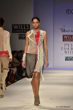 Model walk the ramp for Ritesh Kumar Show at Wills Lifestyle India Fashion Week 2012 day 4 on 9th Oct 2012 (36).JPG